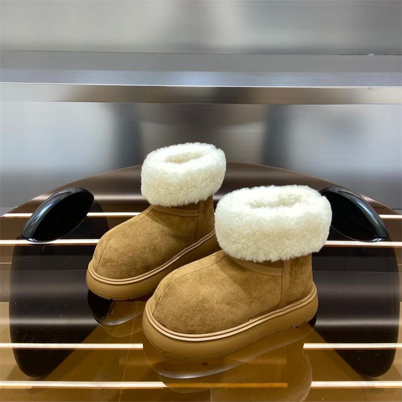 Thick-soled fluffy slippers are worn outside, autumn and winter new velvet thermal toe shoes, snow boots and cotton shoes.