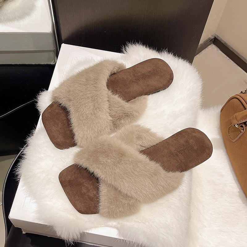 Internet celebrity flat bottom fluffy slippers women wear 2025 autumn and winter new high-end one-word drag pregnant women home cotton slippers