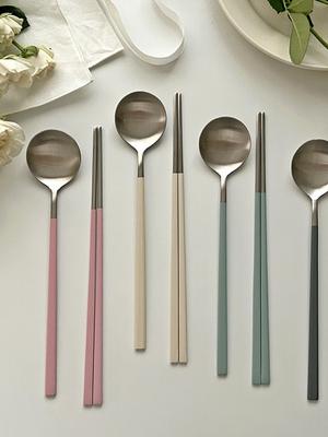 Elegantes Tisch Countess Koreanisches Besteckset 4 Farben Löffel, Essstäbchen und Löffel für Jungvermählte Einweihungsgeschenk