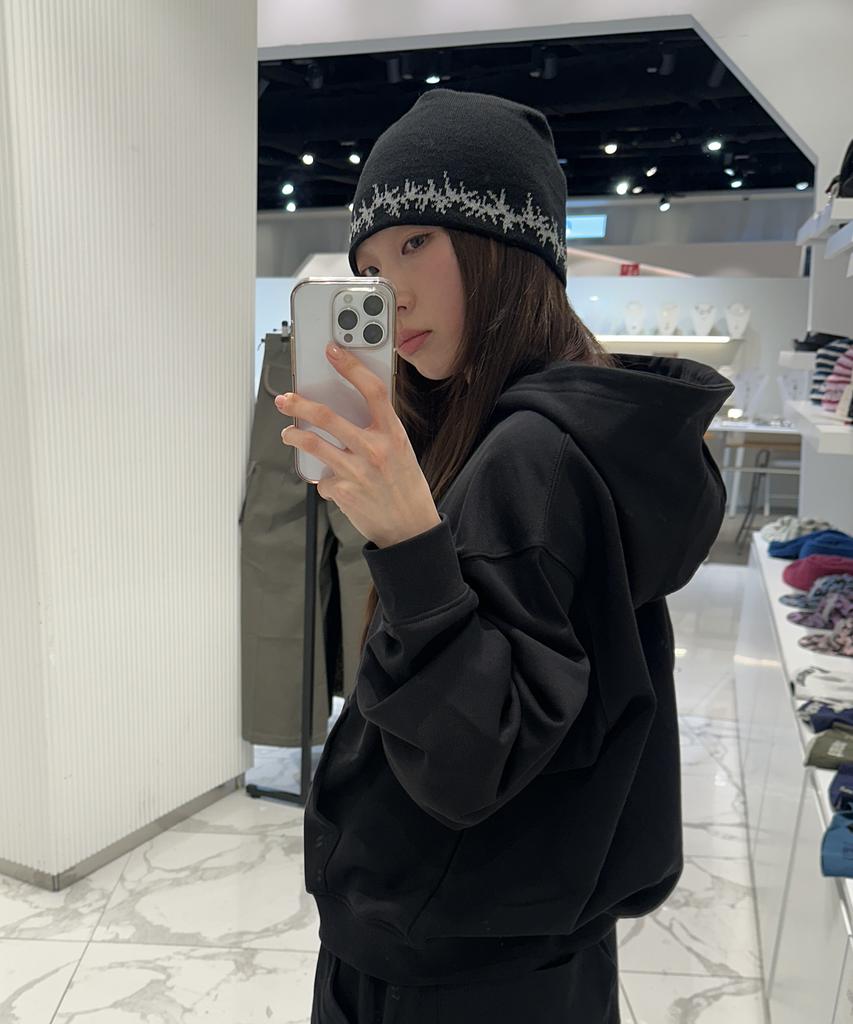 Deuneiji Jacquard Thorn Logo Beanie Black 0012