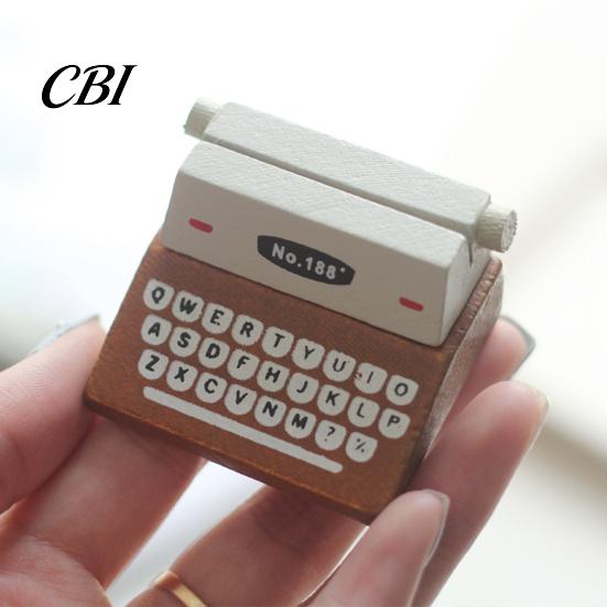 Water-based Paint Wood Holder Retro Wooden Typewriter Memo Clip, Vintage Desk Place Card Holder, for Decorative Message Photo Picture Stand