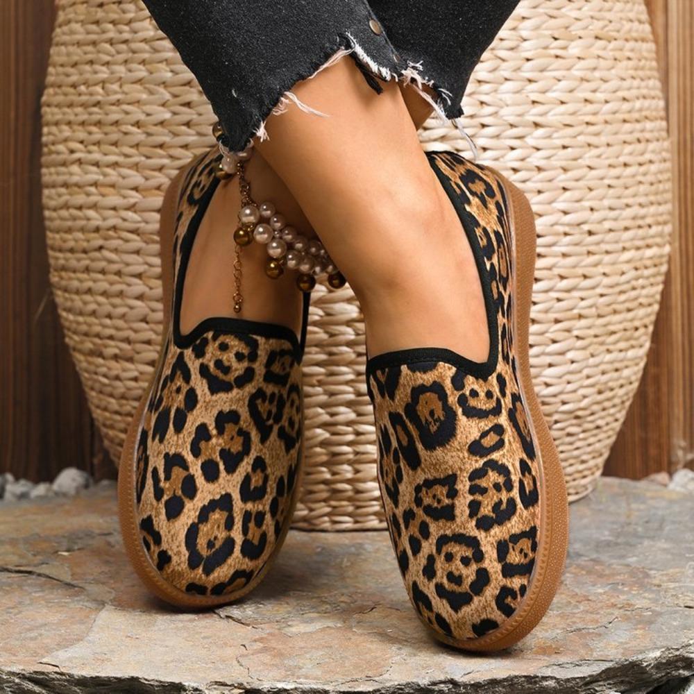 Fashion Women Flats Wedge Leather Fashion Comfortable Shoes Women Slip On Nurse Shoes Outdoor Plus Size 36-43