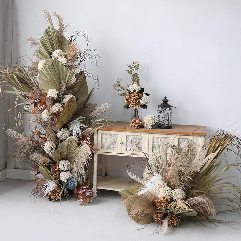 Retro Palm Leaf & Balloon Chain Decoration for Home, Parties, and Celebrations.