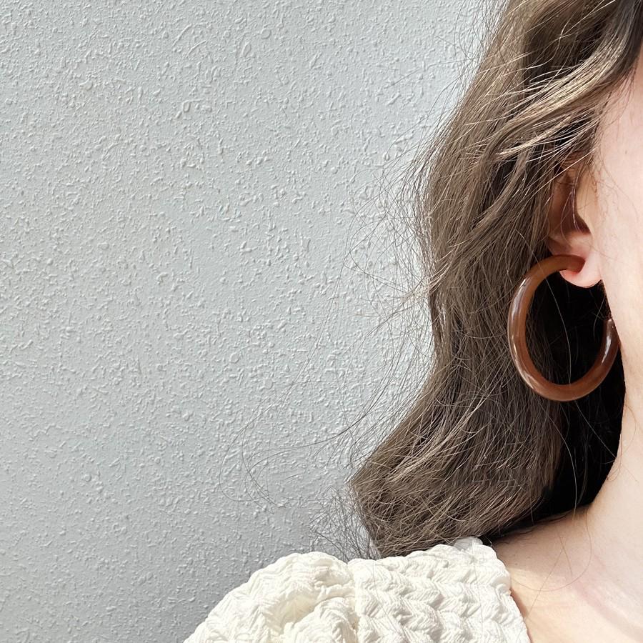 Elegante minimalistische C-förmige Ohrringe aus silbernem Harz: Vintage-inspirierte, vielseitige High-End-Stecker für Damen