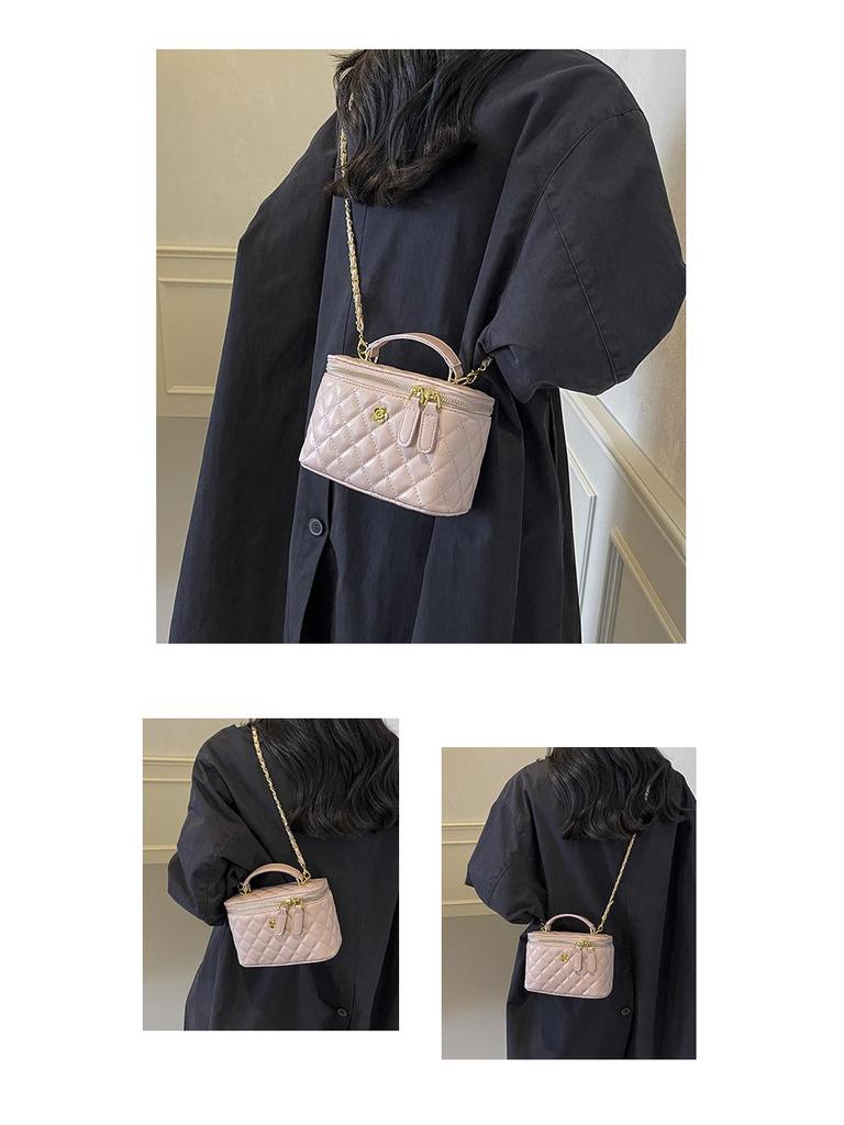 Inspired Textured Shoulder Bag - High-End Fashion 2024 Crossbody with Diamond Chain