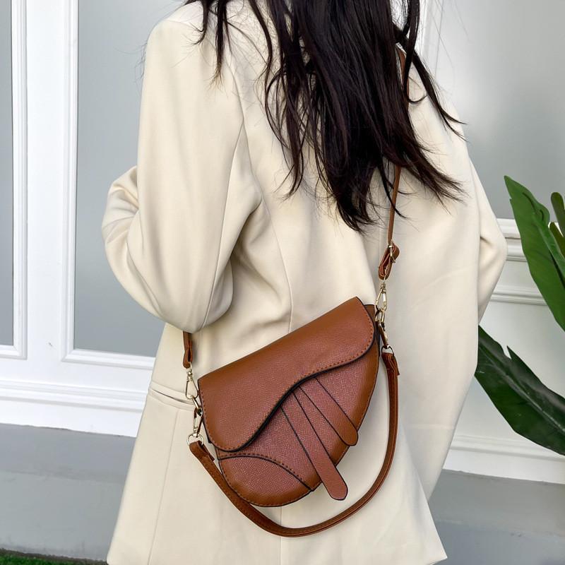 Elegant Vintage Style Pu Saddle Bag For Women Chic Summer Shoulder Bag 2024 Trend
