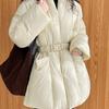 Design Sense Damen Taillenbetonende Daunenjacke: Winter 2025 Neuer chinesischer Stil Bindegürtel Petite Mantel