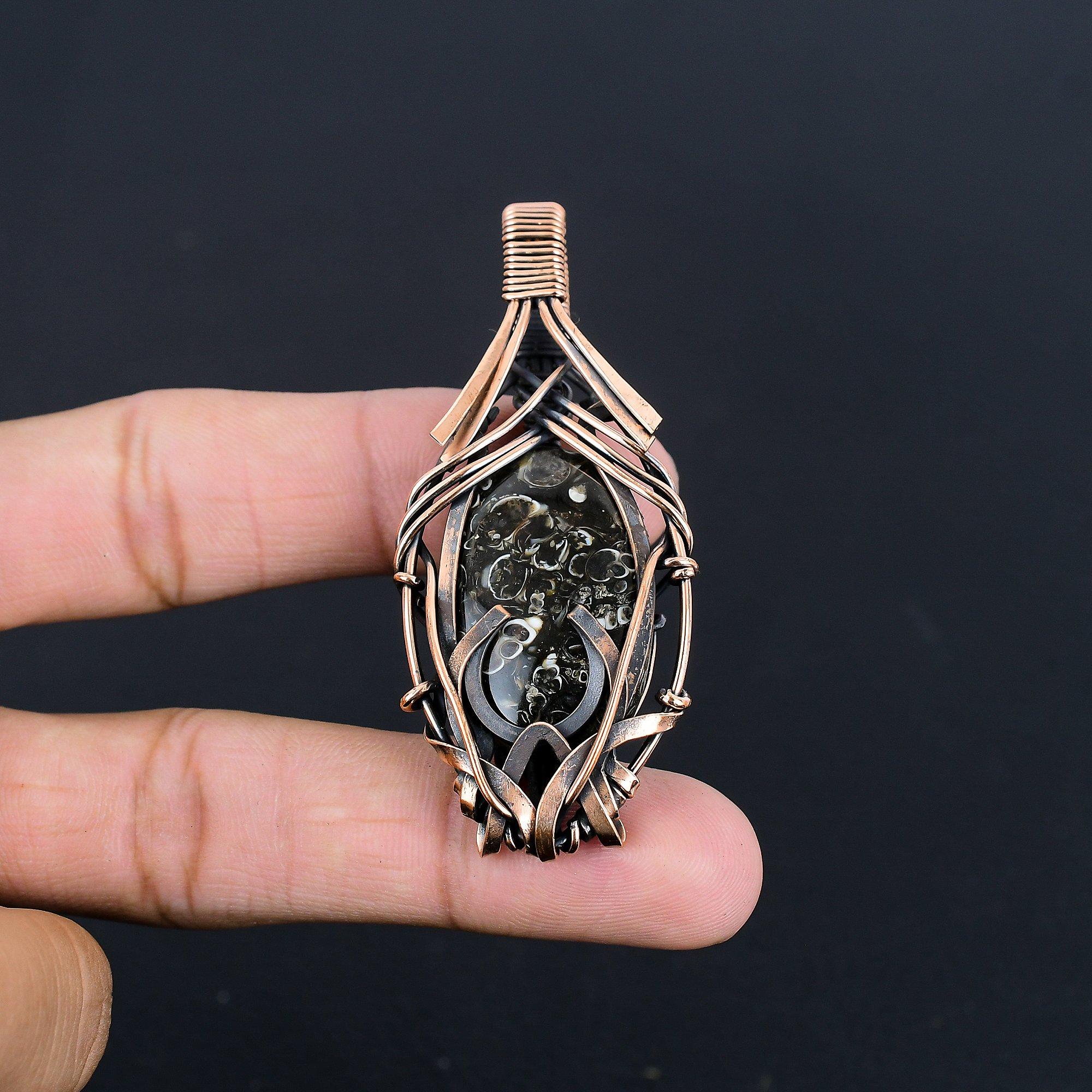 

Кулон с окаменелостью Туртелла, кулон, обмотанный медной проволокой 999 пробы, украшения ручной работы с драгоценными камнями, подарки для жены, совершенно новый кулон 2.55 Inches