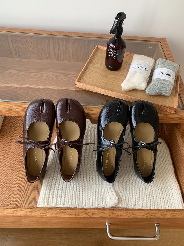 Niche Flat-heeled Pig's Foot Shoes Women's Shoes 2025 New Autumn Horseshoe Pig's Foot Shoes One Pedal Doudou Single Shoes