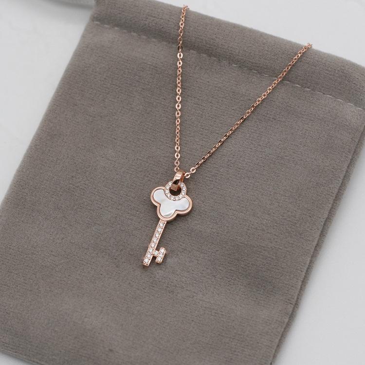 Shell Necklace Women's Niche Design Year Premium Design Winter Clavicle Chain New Year's Gift