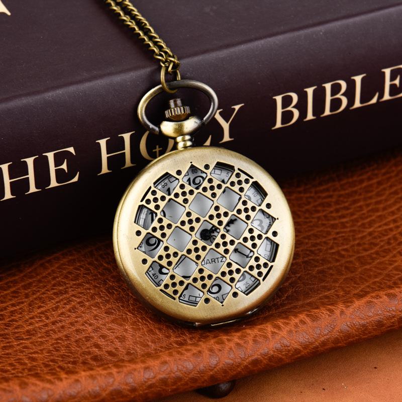 Vintage Pocket Watch Bronze Color Quartz Watch Cool Chain Hollow Love Heart Watches Necklace Pendant Gifts For Women Man