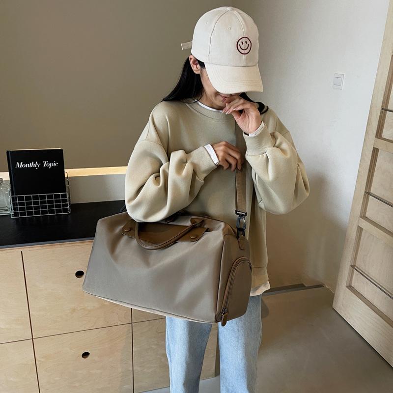 Travel bag Large capacity Korean version fitness bag Business accommodation Light luggage bag Independent shoe compartment Water-proof shoulder bag