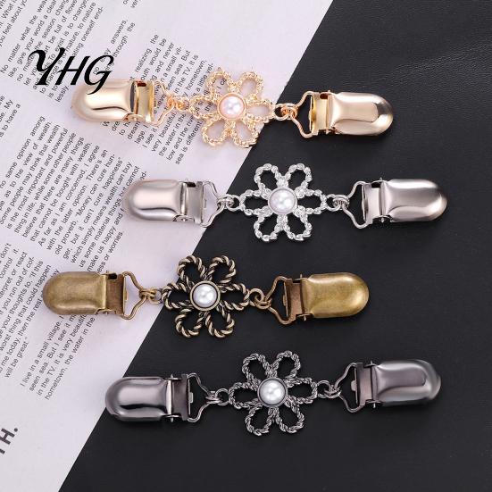 Hollow Flower Clips Cardigan Sweater Clip, Vintage Women Clothing Clip with Waist Tightener Faux Pearl, Cincher for Dress Shawl Pants
