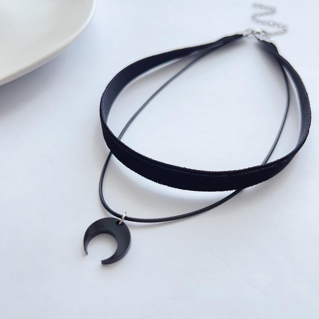 Sweet and Cute Black Acrylic Moon Crescent Pendant Velvet Strap Double Layer Wear Choker Neck Strap Collar Choker Necklace Women