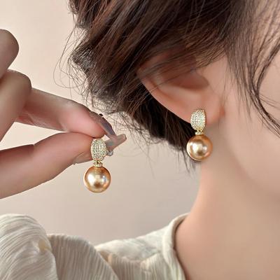 Orecchini a Bottone Retro Oro Perla e Diamante - Design di Lusso di Alta Gamma 2025