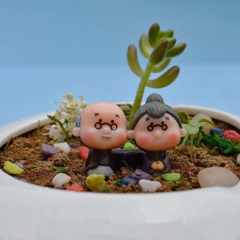 2Pcs Miniature Old Granny Grandpa Christmas Resin Fairy Home Garden Craft Decor