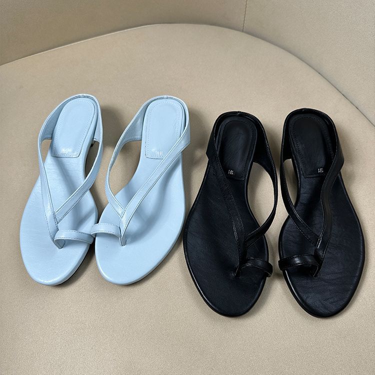 2025 thick heel flip-flops summer sandals women's new simple toes round head slippers summer versatile fashion black
