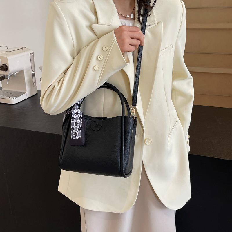 Hand carry commuter bag women's new texture simple trend shoulder bag bucket bag