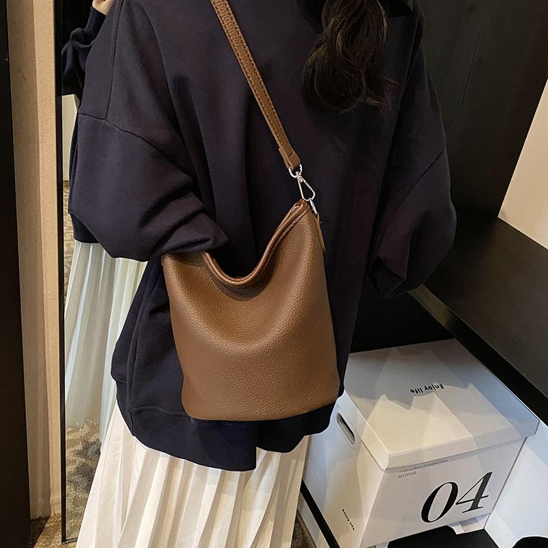 2025 New Senmeng Trend Handbag Women's Bucket Bag Niche Design One Shoulder Crossbody Textured Chain Bag