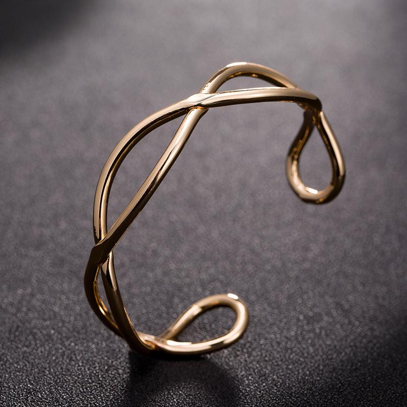 2025 Europeisk-Amerikansk Retro Punk Geometrisk Kobber Armbånd - Trendy Dame Metall Mote Smykker