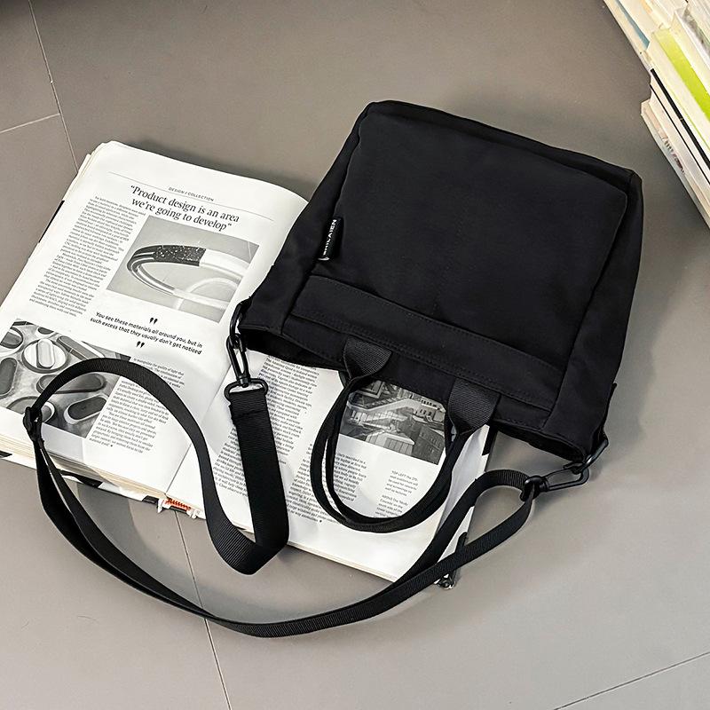Outdoor mountaineering and hiking messenger bag women s waterproof and lightweight shoulder bag men s ultra-light sports lightweight mobile phone bag