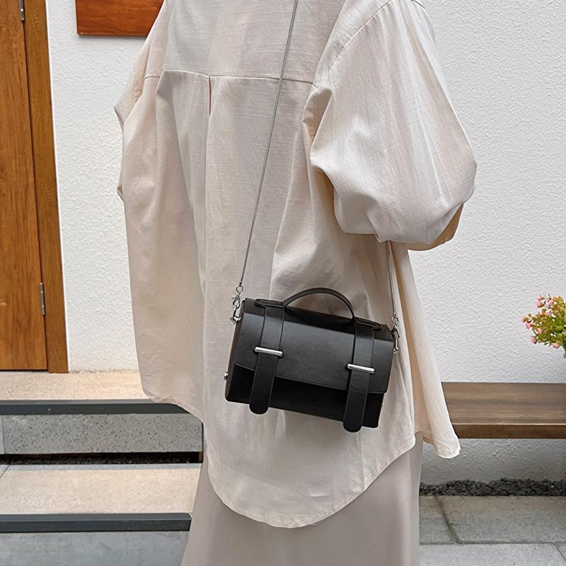 New Small Square Bag Women's Solid Color Simple Casual Shoulder Messenger Bag Urban Commuting Versatile Texture Chain Bag
