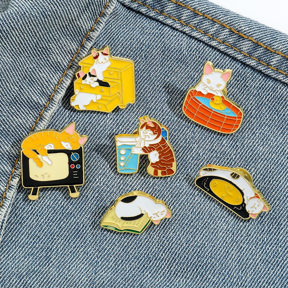Personalized cat brooch kitten drinking water play metal badge alloy dripping oil clothes bag