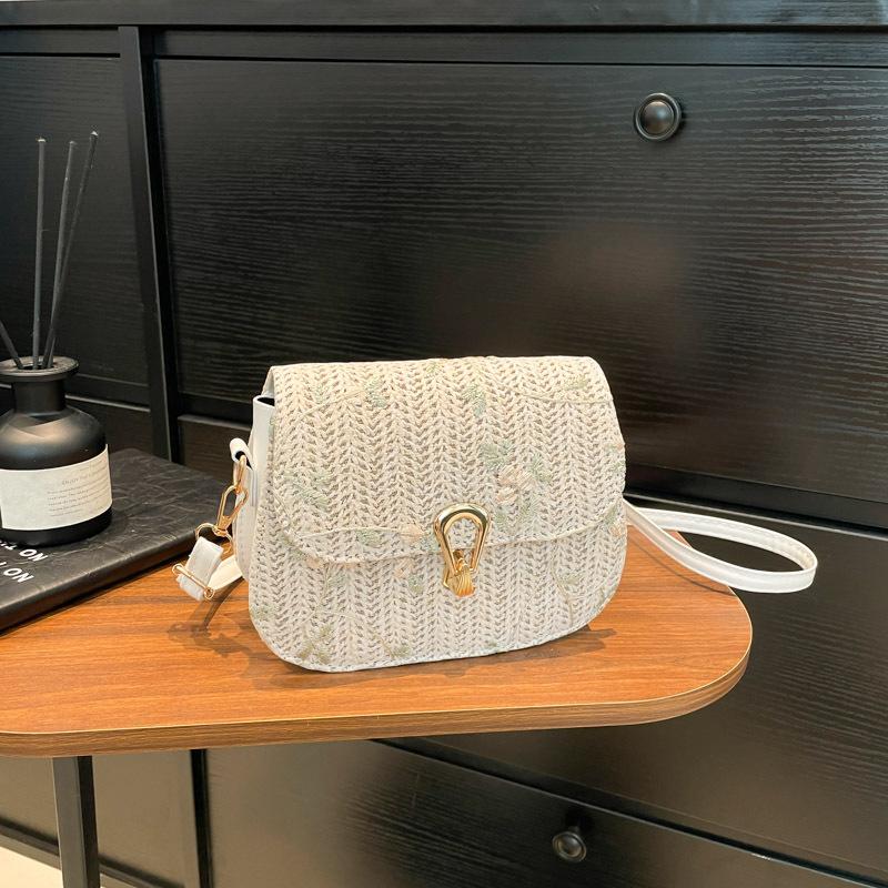 

2025 new versatile shoulder messenger bag summer woven bag women s small fresh lace flower woven saddle bag белый