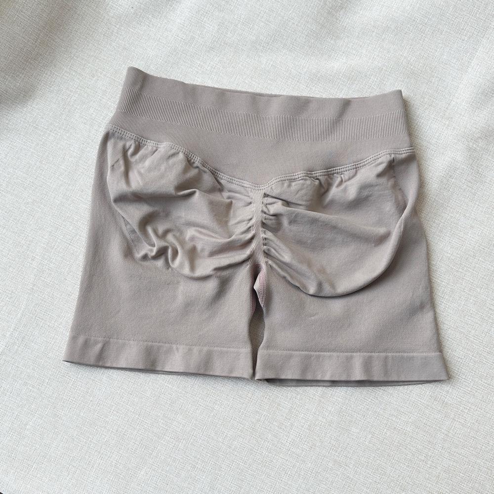 DFYNE Candy Color Raffung Nahtlose Yoga-Shorts - Dreiteiliger Bund, Enge Passform