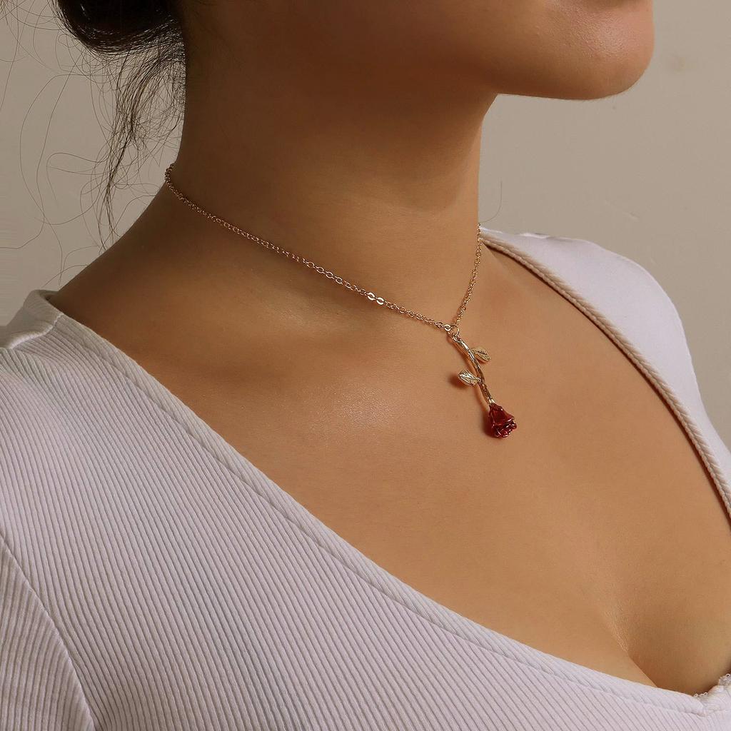Personality temperament red rose trend necklace, simple fashion necklace