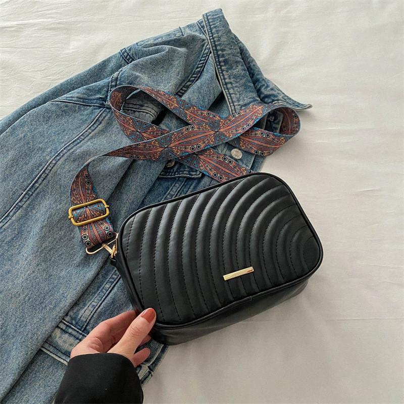 

Stylish 2024 Fashionable Casual Pu Leather Shoulder Bag With Wide Strap For Everyday Use чёрный