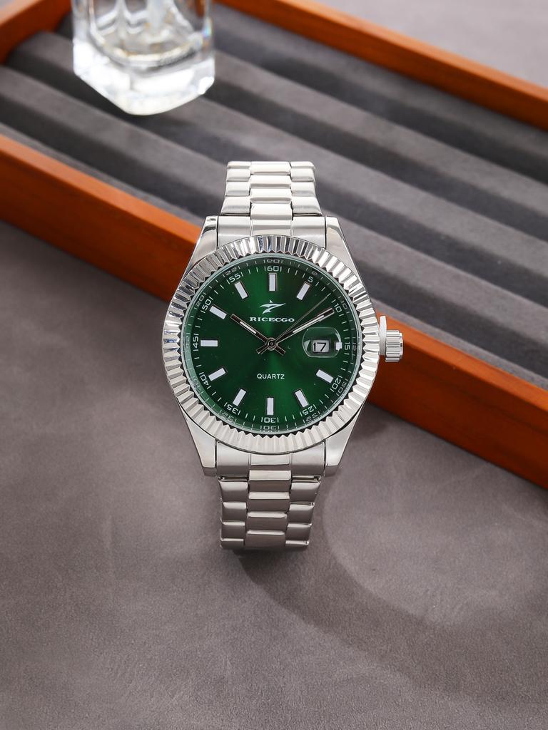 Business casual quartz watch with classic steel bracelet minimalist dial design date display durable case versatile for dail