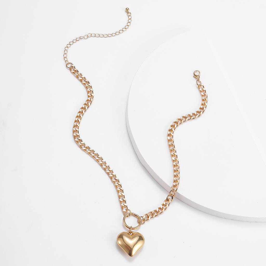 Exaggerated Big Heart Pendant Clavicle Necklace for Women's Simple Gold Metal Girl Birthday Jewelry Gift