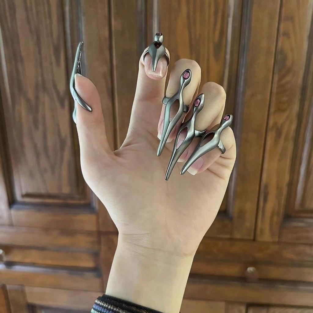 Gothic Punk Dunkler Fingerring Verstellbarer Legierungs-Fingerspitzenring Accessoire für Subkultur-Enthusiasten und Cosplay-Event