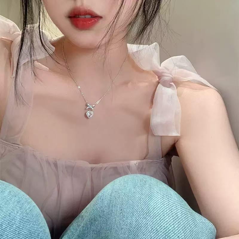 Cold wind moonstone pendant necklace accessories women's niche design high-end water drop-shaped collarbone chain jewelry