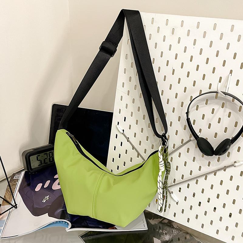 Lichtgewicht veelzijdige canvas tas dames nieuwe zomer populaire schoudertas niche schouder knoedeltas