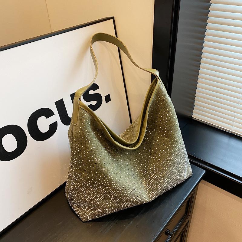 Internet Celebrity Armpit Bag Women's Autumn 2025 New Single Shoulder Korean Version Fashion Rivets Personalized Large Capacity Leisure Bucket Bag