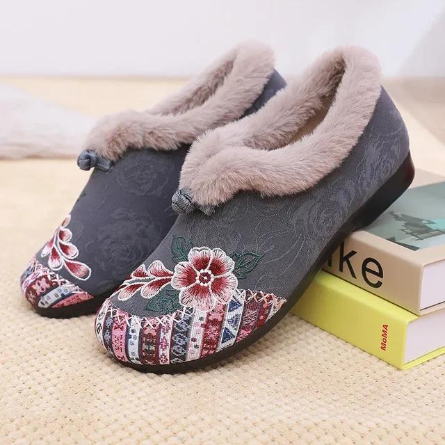 New Winter Cotton Shoes with Plush and Thick Soft Sole for Mothers, Fashionable Embroidered Warm and Non Slip Cotton Shoes
