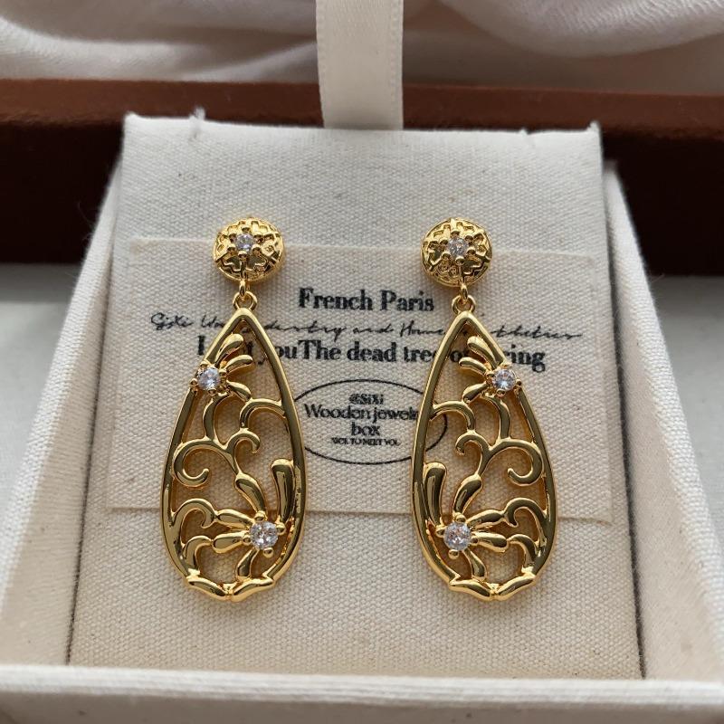 Retro Light Luxury Drop-Shaped Cutout Earrings High-End Gold Carved Light Luxury Exquisite High-End Smart Earrings