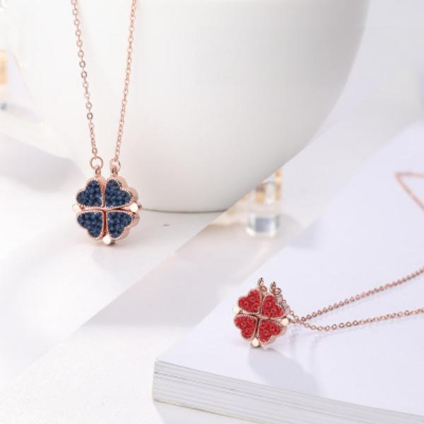 Koreanischer Stil Mode Doppelseitige Vierblättriges Kleeblatt Halskette für Damen Herzanhänger mit Zwei-Trage-Schlüsselbeinkette