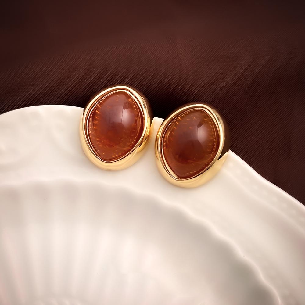 Silver Needle Clover Stud Earrings: Retro Hong Kong Style, Elegant and Fashionable Women's Luxury Jewelry.