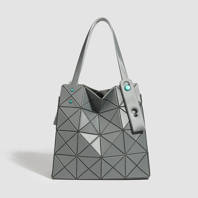 

Проста нова японська модна сумка через плече для жінок, трикутна, з великою місткістю, блискуча металева, зі splicing-ом, геометричним малюнком у вигляді ромбів