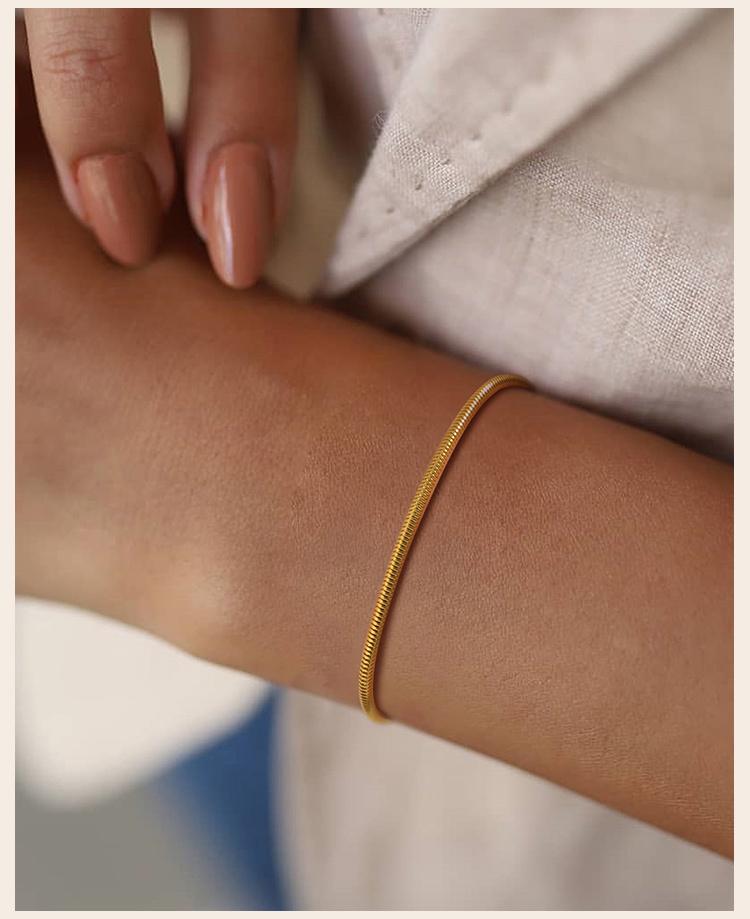 Rundes Schlangenglied-Armband für Damen, Fischgrät-Gliederarmband, Stapelbares Edelstahl 18 Karat Vergoldeter Schmuck 1mm-3mm