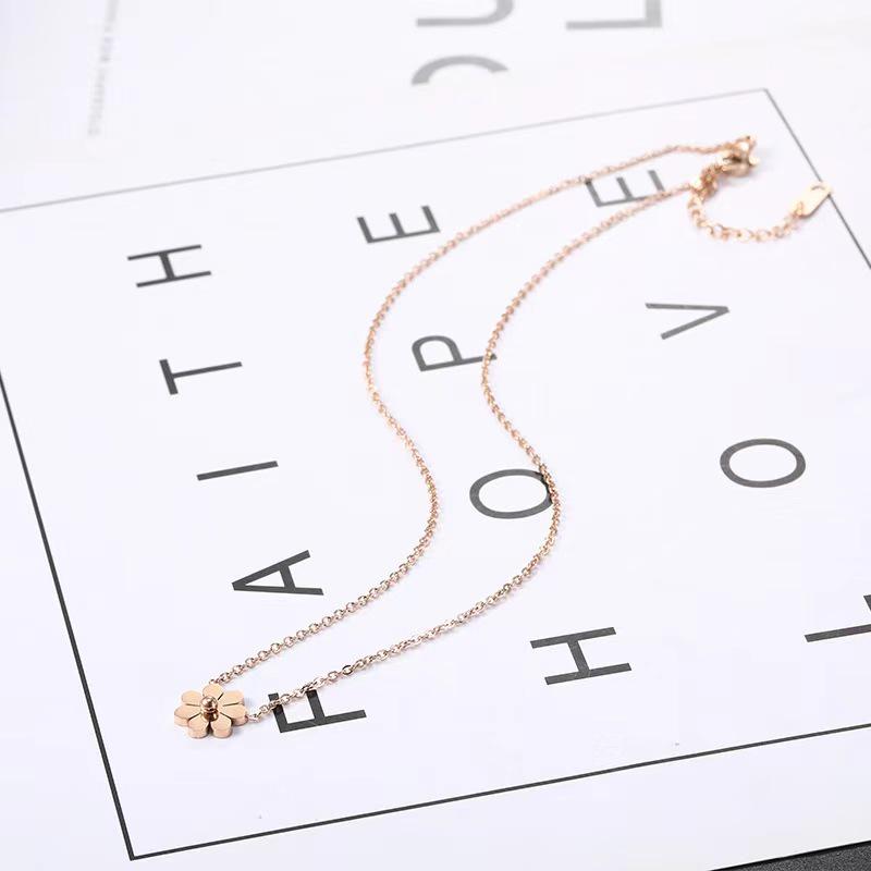 Roségoldene Gänseblümchen Schlüsselbeinkette - Eleganter Blumenanhänger für Frauen