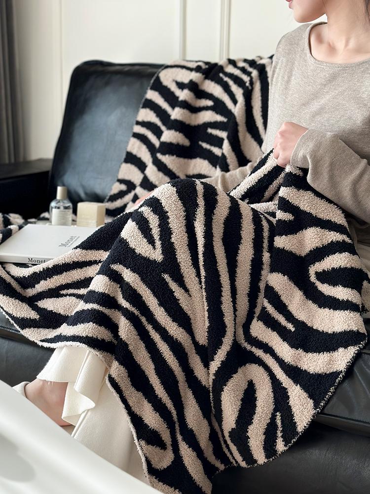 Premium Zebra Pattern Sofa Cover Blanket Half Edge Plush Blanket Office Lunch Break Blanket Aviation Blanket Decoration Blanket