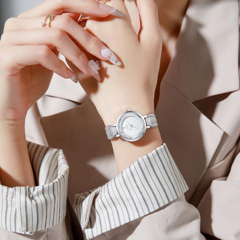 CQ468 Lekki luksus płynny piasek diament Zegarek damski wysokiej klasy i wykwintny zegarek kwarcowy zegarki dla kobiety