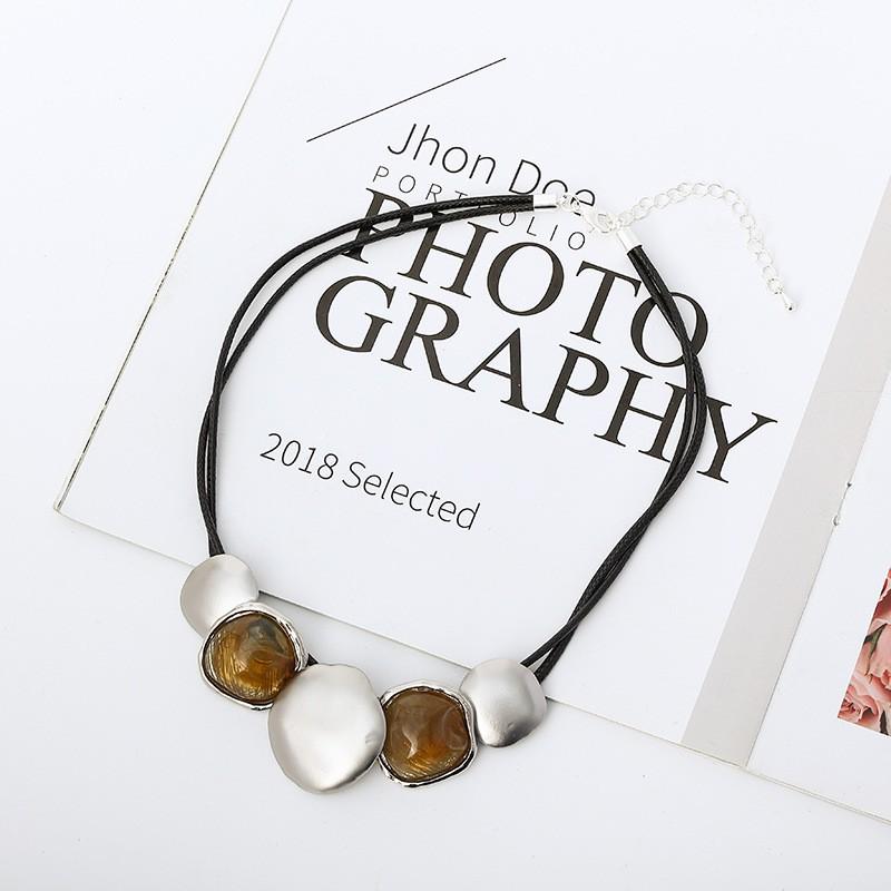 Womens Alloy Geometric Pendant Necklace With Leather Chain Short Statement Choker Modern Bold Jewelry Accessory TLN443K
