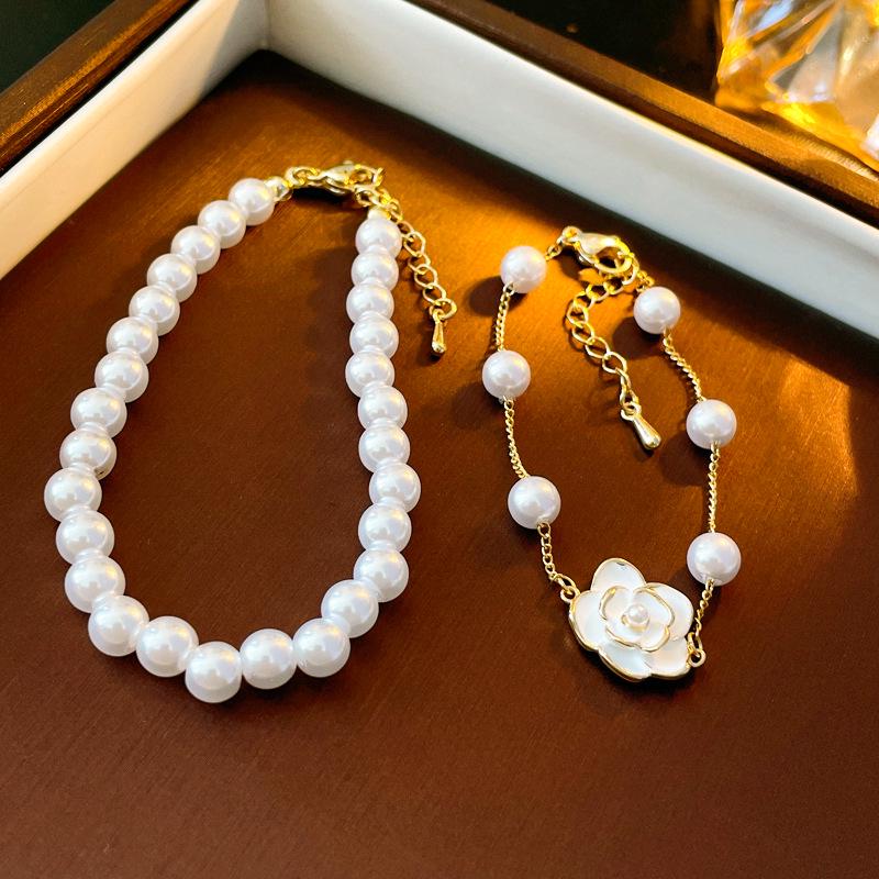 Sweet Drip 2-Piece Camellia Pearl Bracelet, Real Gold Plated, Adjustable and Elegant Women's Jewelry.
