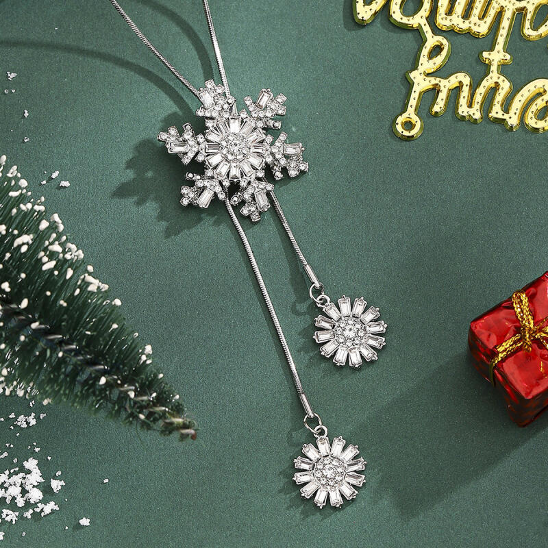 Christmas Snowflake Pendant Necklace - Alloy Cubic Zirconia Collar Chain with Slavic Crystal Motif for Women