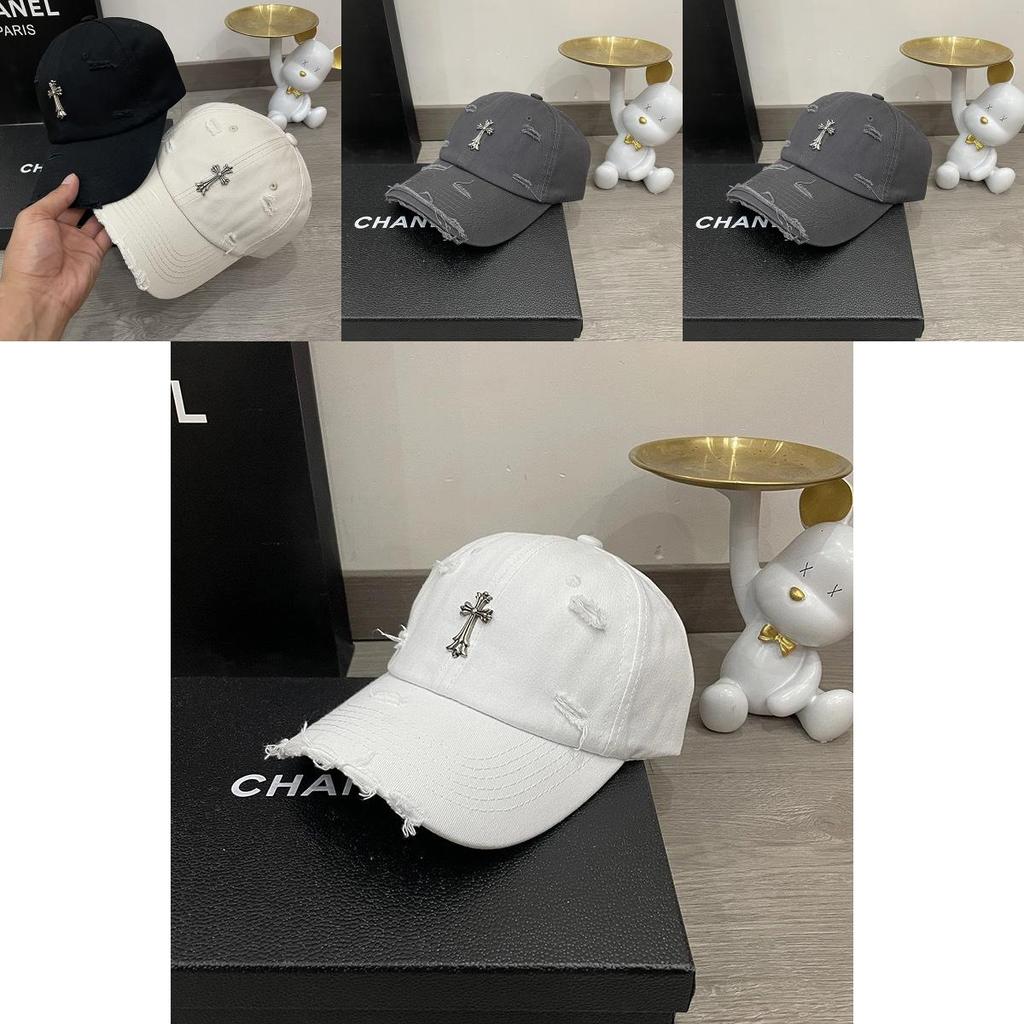 Einfache einfarbige Kreuzdekoration Rissiges Design Neutrale lässige Baseballkappe für Hip-Hop-Enthusiasten